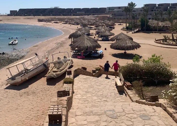 3-bed Sleeps 6 With Sea View & Free Parking * الغردقة