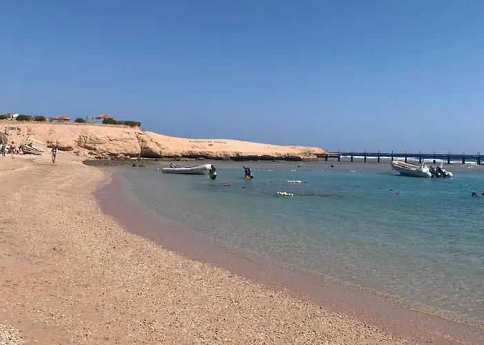3-bed Sleeps 6 With Sea View & Free Parking * الغردقة