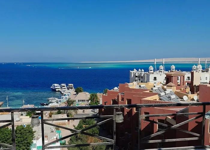 شقة 3-bed Sleeps 6 With Sea View & Free Parking الغردقة
